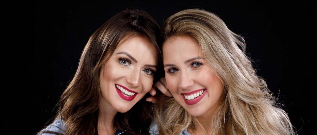 mulheres clareamento orthos odontologia scaled