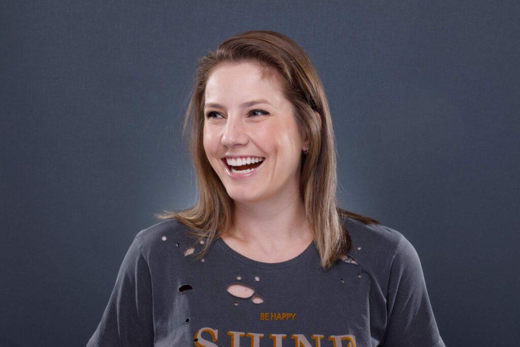 trocar restauracao dentaria metalica por resina ou porcelana